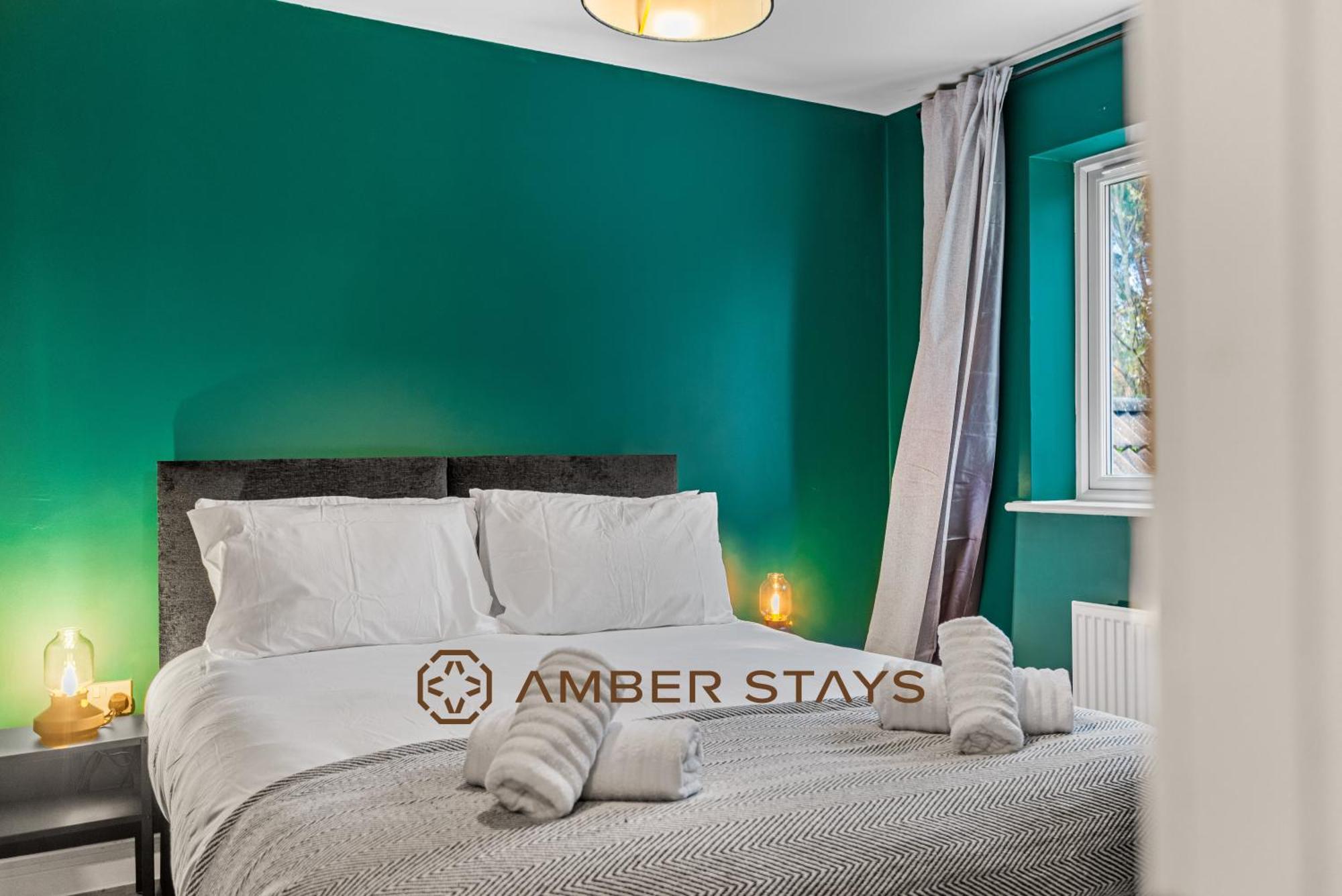 Spacious 5 Bed House In Reading By Amber Stays, Perfect For Business & Contractors, Sleeps 12! 외부 사진
