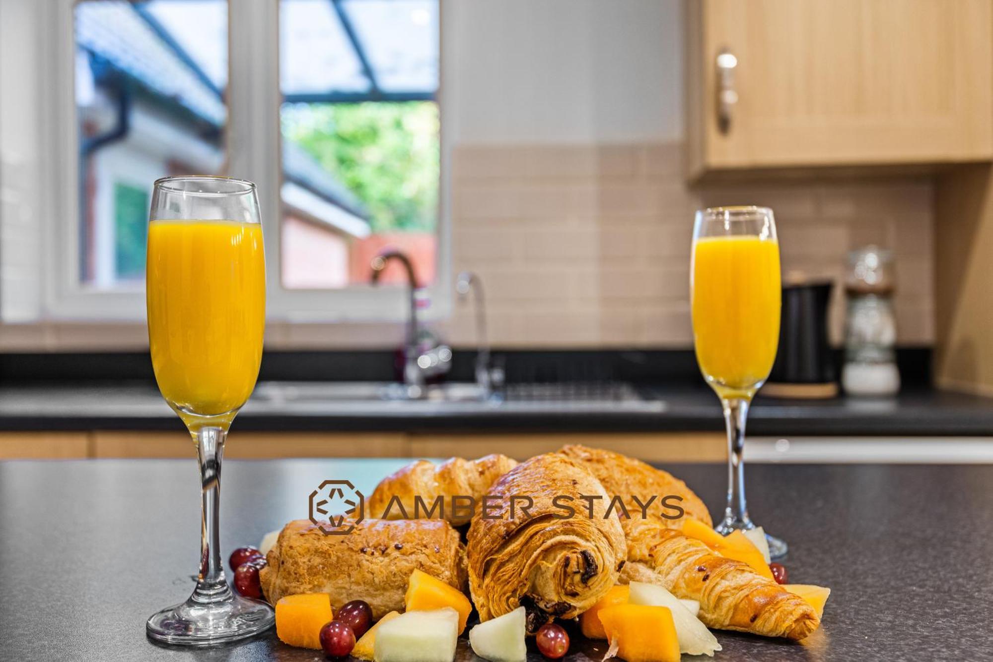 Spacious 5 Bed House In Reading By Amber Stays, Perfect For Business & Contractors, Sleeps 12! 외부 사진