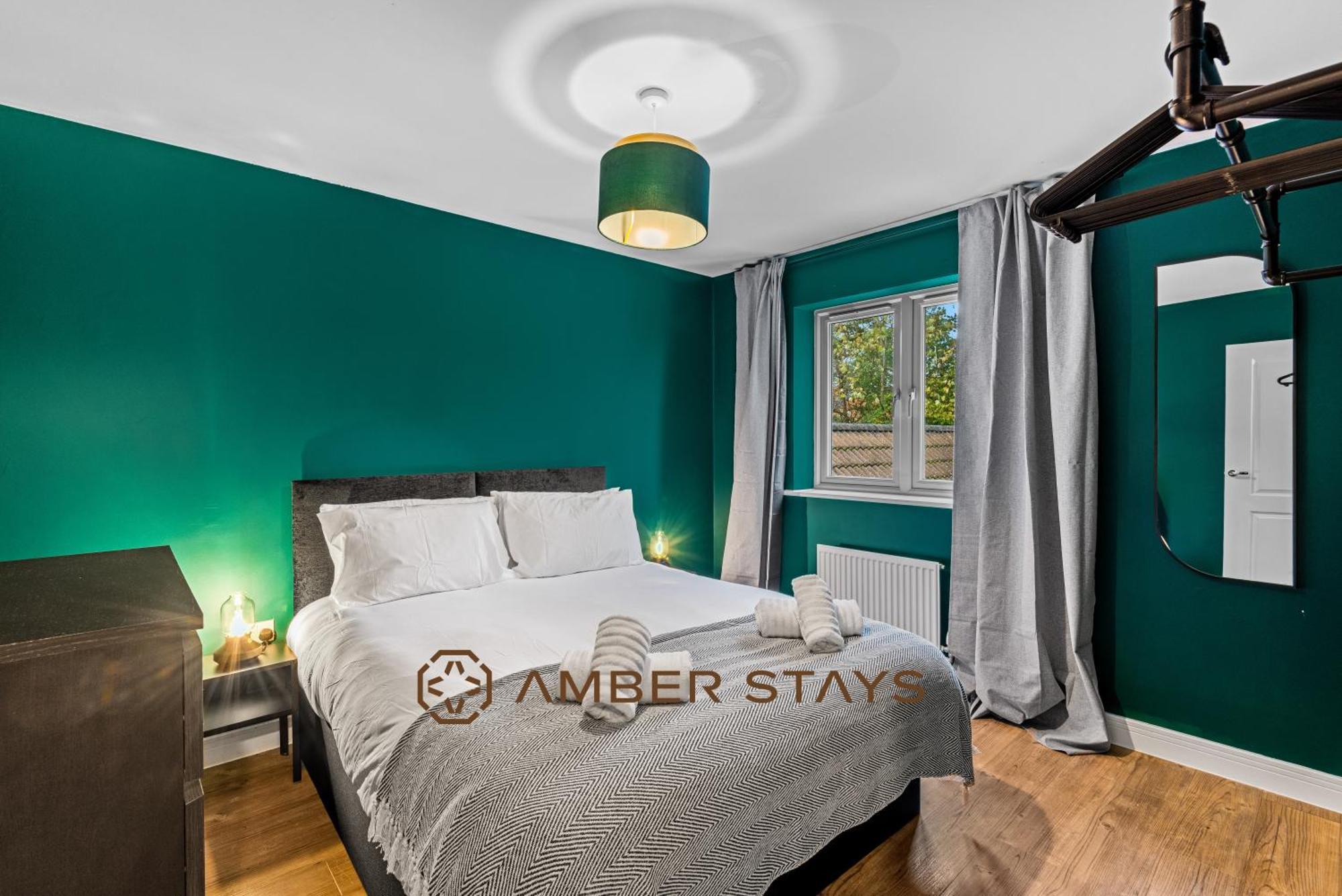 Spacious 5 Bed House In Reading By Amber Stays, Perfect For Business & Contractors, Sleeps 12! 외부 사진
