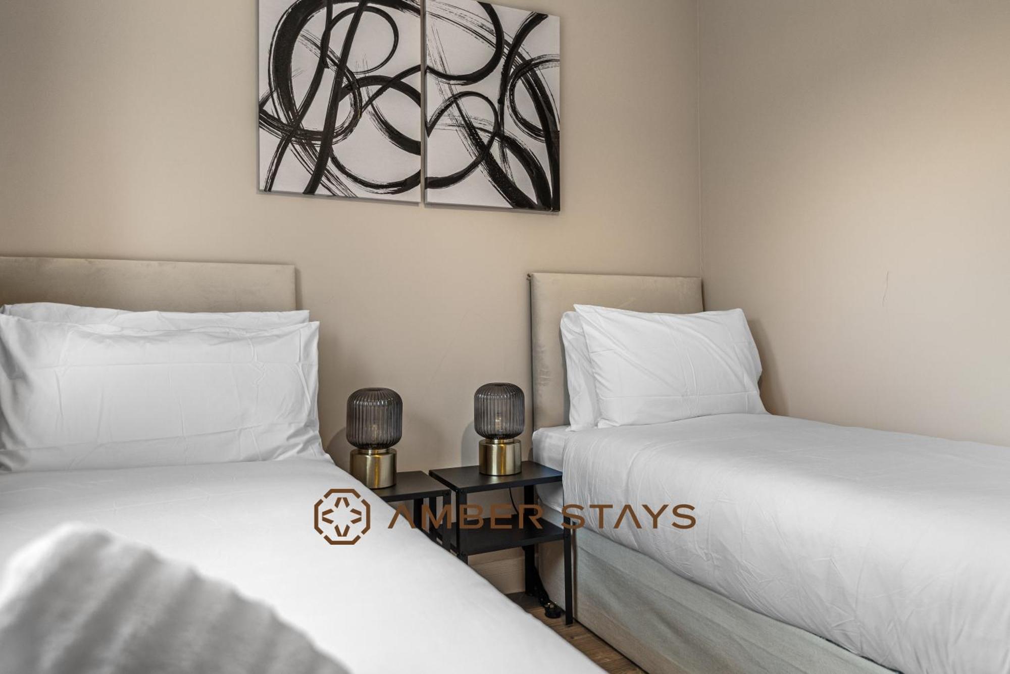 Spacious 5 Bed House In Reading By Amber Stays, Perfect For Business & Contractors, Sleeps 12! 외부 사진