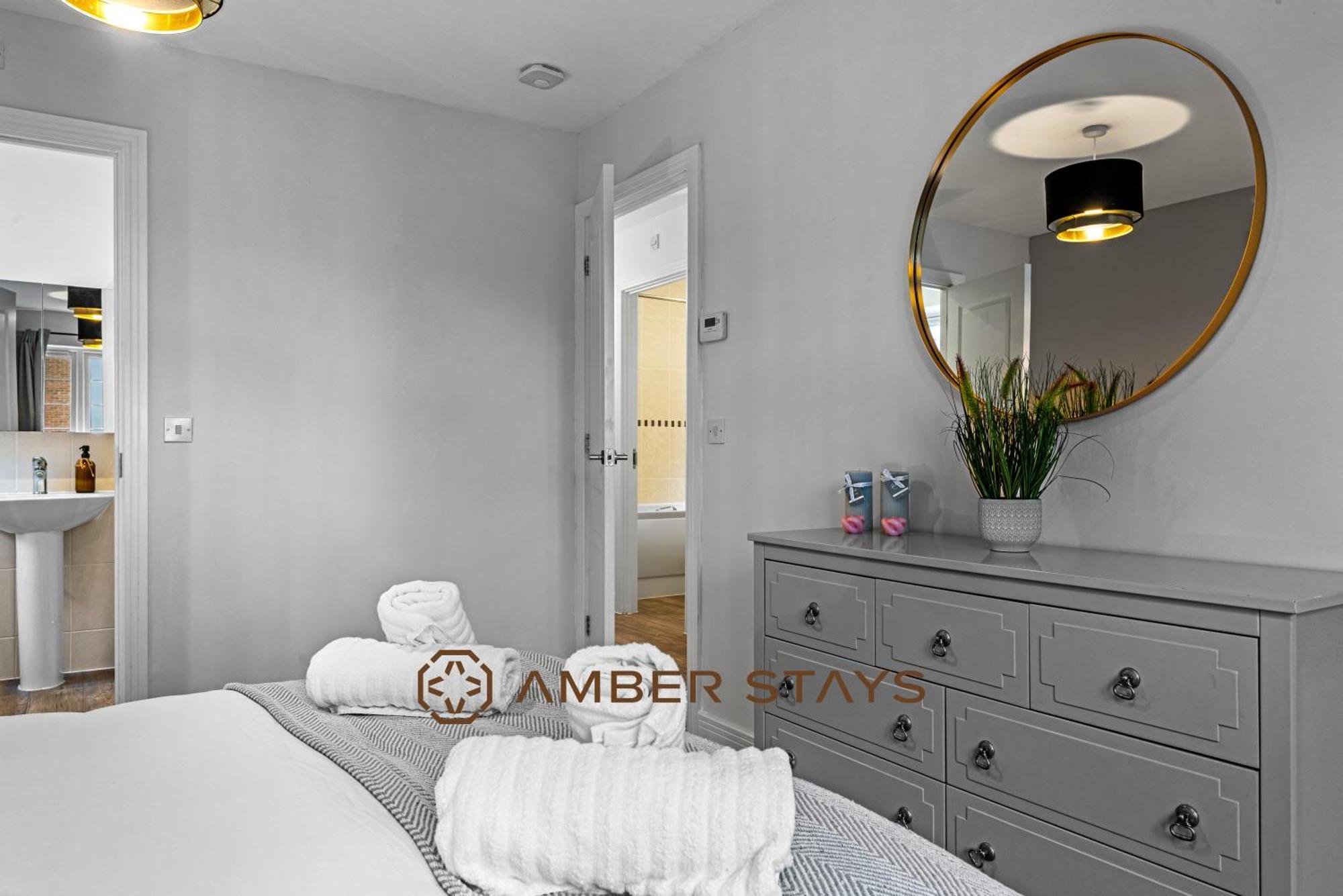 Spacious 5 Bed House In Reading By Amber Stays, Perfect For Business & Contractors, Sleeps 12! 외부 사진