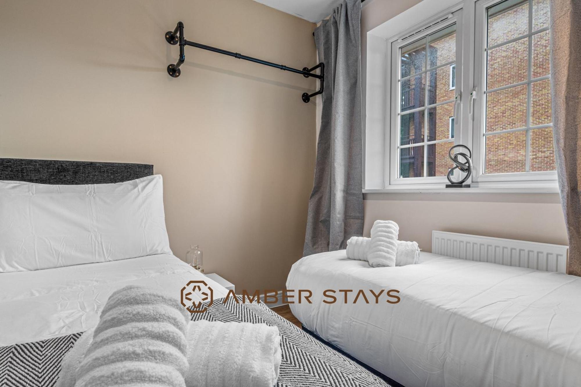 Spacious 5 Bed House In Reading By Amber Stays, Perfect For Business & Contractors, Sleeps 12! 외부 사진