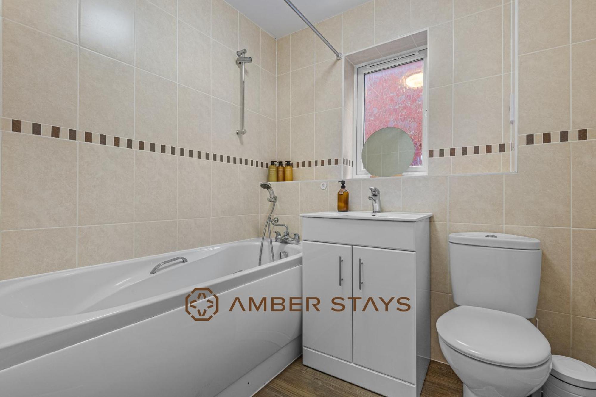 Spacious 5 Bed House In Reading By Amber Stays, Perfect For Business & Contractors, Sleeps 12! 외부 사진