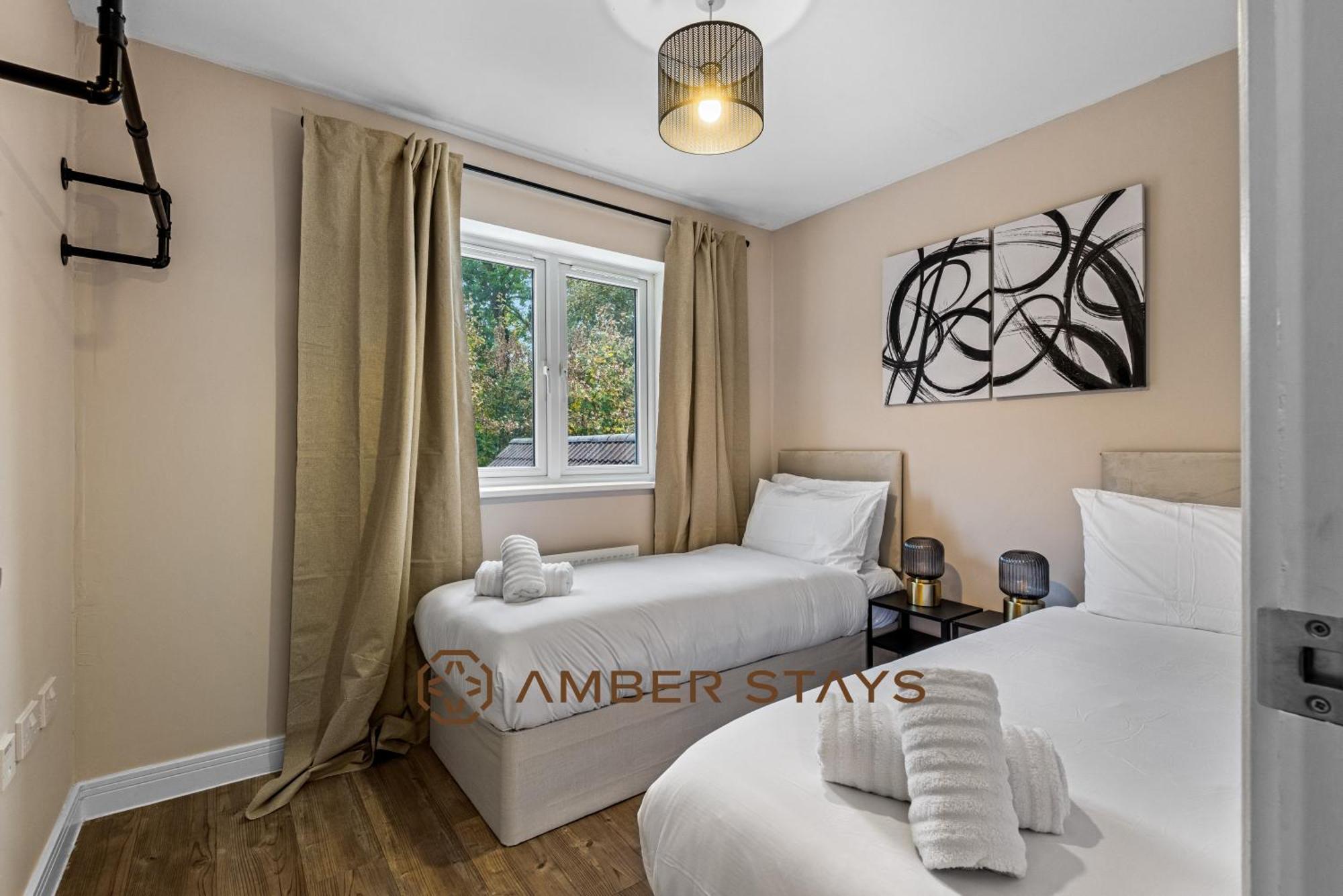 Spacious 5 Bed House In Reading By Amber Stays, Perfect For Business & Contractors, Sleeps 12! 외부 사진